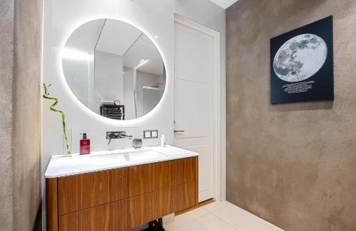 Old Town Apartment | 5Stories Luxury Space in Old Town with Care