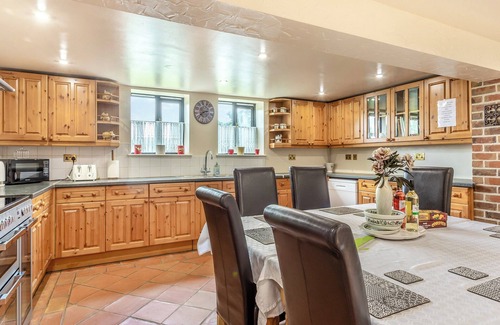 Stowmarket Cottage | 6 bedroom accommodation in Creeting St Peter, near Stowmarket