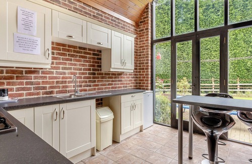Stowmarket Cottage | 6 bedroom accommodation in Creeting St Peter, near Stowmarket