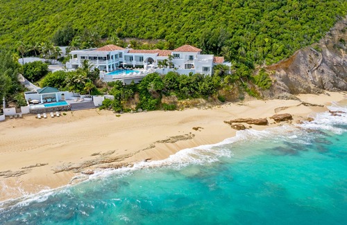 Les Terres Basses Villa | 6 bedroom beachfront villa at the far end of Baie Rouge beach