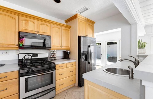 Racquet Club West Villa | 6 Bedroom Desert Oasis with pool, spa, & putt-putt