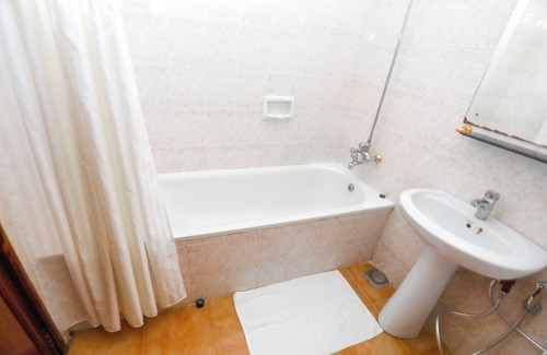 Arusha Cabin | 6-bedroom lodge in charming Arusha with AC, WiFi. Enjoy a cozy stay