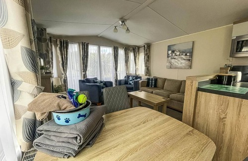 Wells-next-the-Sea House | 6 berth caravan with WiFi at Wells-next-the-Sea in Norfolk ref 72032T