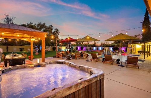 Shea North Estates House | 6 BR w Sport Court Pool Playground Hot Tub Arcade