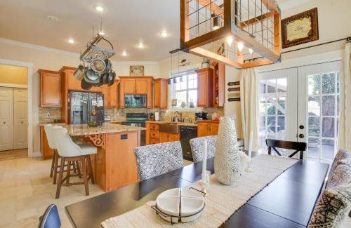 Central Oregon House | 6 Mi to Autzen Stadium Family Home with Hot Tub!