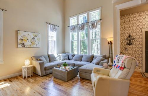 Central Oregon House | 6 Mi to Autzen Stadium Family Home with Hot Tub!