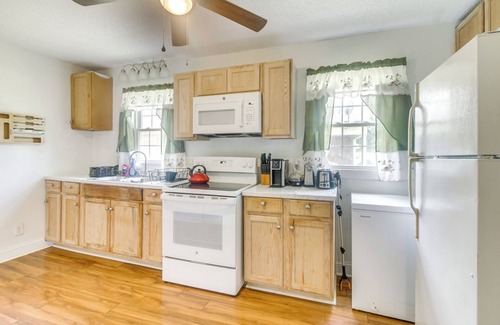 Kings Mountain House | 6 Mi to Crowders Mountain: Peaceful Home w/Porch