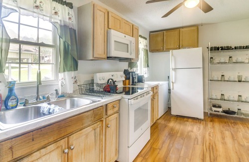 Kings Mountain House | 6 Mi to Crowders Mountain: Peaceful Home w/Porch