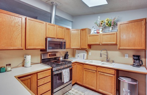 Auburn House | 6 Mi to Lake Meridian Park: Auburn Home w/Yard