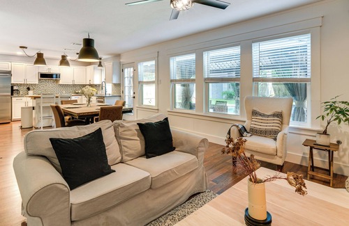 College Park House | 6 Mi to Northshore Park: Family Home w/Pool!