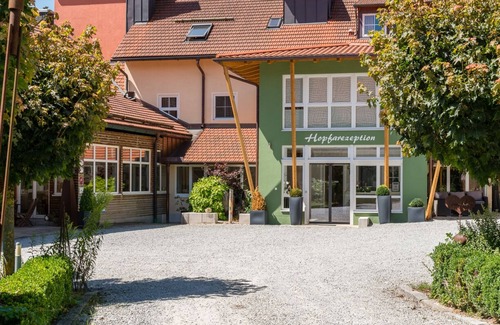 Grogundertshausen Apartment | 60qm große FeWo mit 2 Schlafzimmern und Terrasse auf der Südseite