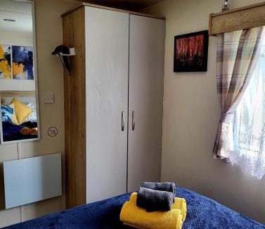 Prestonpans Resort | 61 St Andrew's 3 bedroom Cozy Caravan near Edinburgh Seton Sands Holiday Village