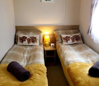 Prestonpans Resort | 61 St Andrew's 3 bedroom Cozy Caravan near Edinburgh Seton Sands Holiday Village