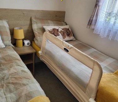 Prestonpans Resort | 61 St Andrew's 3 bedroom Cozy Caravan near Edinburgh Seton Sands Holiday Village