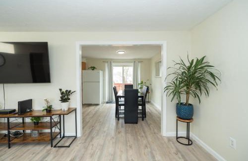 Randolph Apartment | 65 - 5BR Randolph - Elegant Haven near Dog Park