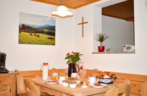 Eggersberg Apartment | 65sqm vacation apartment for up to 5 people on a farm