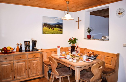 Eggersberg Apartment | 65sqm vacation apartment for up to 5 people on a farm