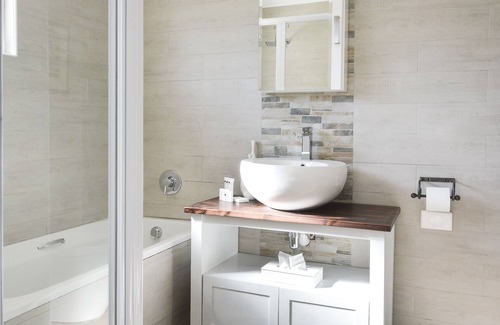 Hilton Bed & Breakfast | 66 On Monzali