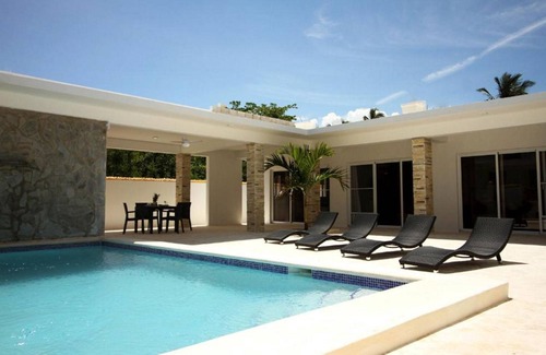 Cabarete Villa | 6BD oceanfront villa with pool, right on a long stretch of sandy beach