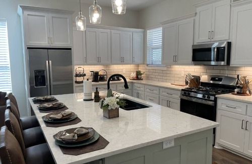 Stephenville House | 7 Bedroom 7.5 Bathroom Villa Close to Tarleton State & Perfect for Large Groups