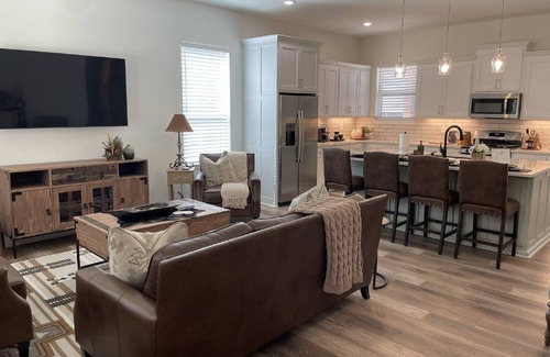 Stephenville House | 7 Bedroom 7.5 Bathroom Villa Close to Tarleton State & Perfect for Large Groups