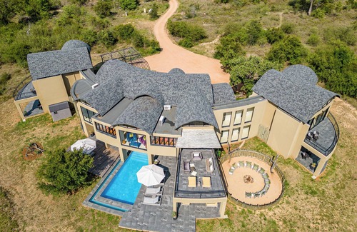 Belfast Villa | 7 mins to Kruger National Park. Secure, luxury family villa overlooking the Park