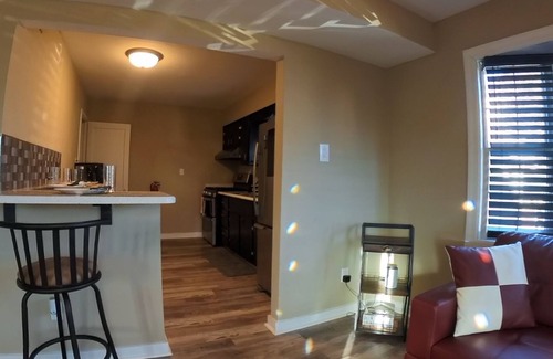 Lindenwold House | 7 Person Sleeper- 4Bd 2Ba King Bed Lake Getaway