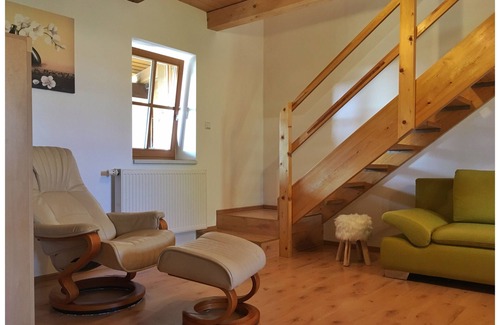 Grunlichtenberg mit Hockendorf Apartment | 70 sqm apartment on the Alpakahof Gaias garden