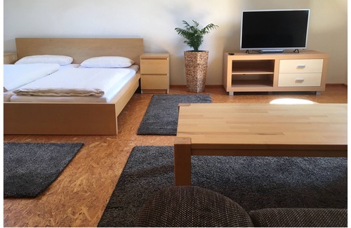 Grunlichtenberg mit Hockendorf Apartment | 70 sqm apartment on the Alpakahof Gaias garden