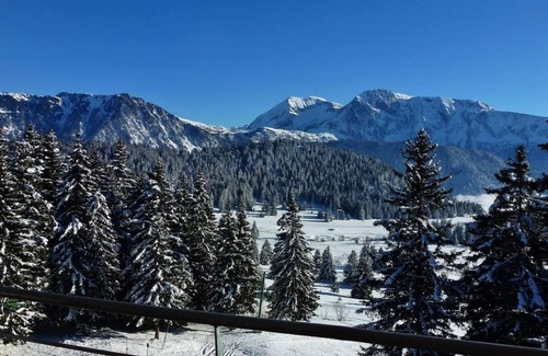 Chamrousse Apartment | 70m from ski slopes, swimming pool, sauna, terrace, balcony, parking, tv, 50-53m², Chamrousse