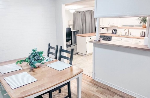 Kirkland House | 7406 2-bed · Convenient & Cozy Kirkland 2-bed Fenced Yard+Deck