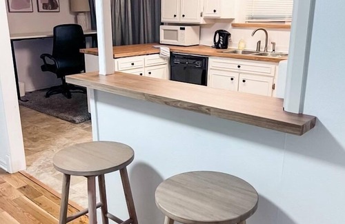 Kirkland House | 7406 2-bed · Convenient & Cozy Kirkland 2-bed Fenced Yard+Deck