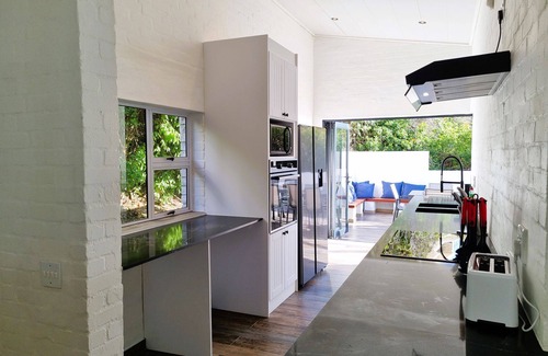 Mountainside House | '75Protea' - 4 Bedroom Vacation home with Private Pool and Fantastic Views