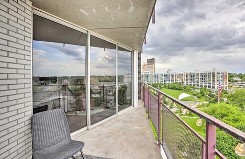 Downtown Omaha Apartment | 7th-Floor Omaha Condo with Balcony and Park Views