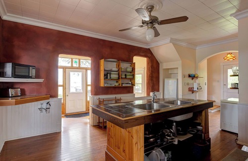 Ashfield-Colborne-Wawanosh Cottage | 8 bedroom Shamrock Beach Cottage