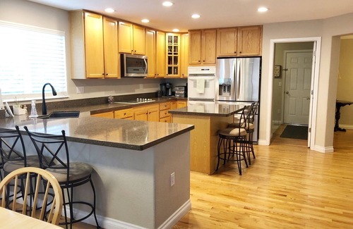 West Central Westminster House | 8 BR - 4 Full Baths - Sleeps 18 - Groups OK - 20 min to Denver or Boulder HUGE