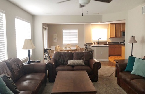 West Central Westminster House | 8 BR - 4 Full Baths - Sleeps 18 - Groups OK - 20 min to Denver or Boulder HUGE