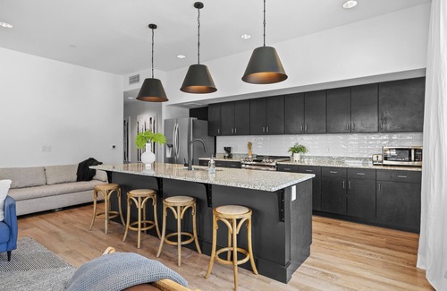 Woodland in Waverly Condo | 8 Min to Broadway-Balcony-Walkable-2 King Beds