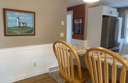 Silver Beach House | 8 minute walk to Silver Beach