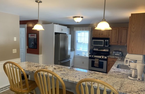 Silver Beach House | 8 minute walk to Silver Beach