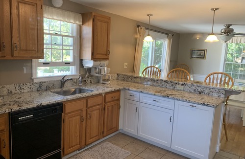 Silver Beach House | 8 minute walk to Silver Beach