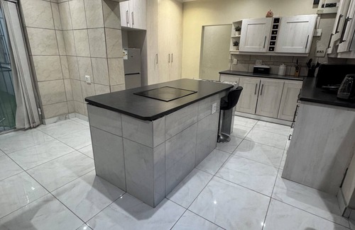 Kraaifontein House | 8 Sleeper, family friendly house with a charming swimming pool in Cape Town.