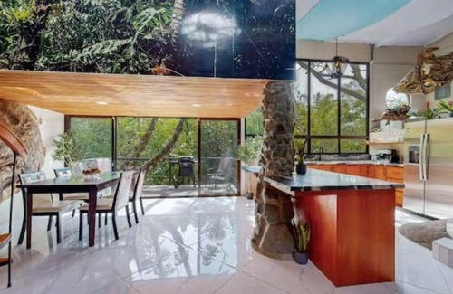 Rivas House | 8th Wonder of the World: Riverfront Luxury with Jacuzzi & natural Pool