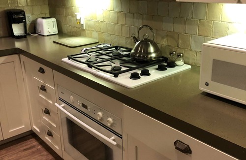 Viewpoint House | 9 AM check in/9 PM check out, Custom Built, no shared walls free standing home