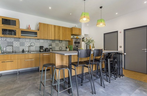 Zola - Pressense House | 9 bedroom house with garden 10min from the heart of Lyon