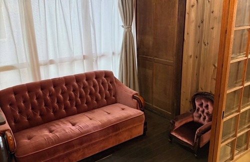 Beppu House | 9 min. walk from Beppu Station/Rental of an old reclaimed house/Max. 6 people/Inn where you can spend a special time with one-of-a-kind vessels and furniture/Free Wi-Fi