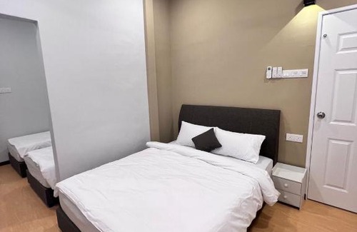 Muar District House | [9 TO 11 PAX] MUAR JERAM - BRIGHT INN HOMESTAY