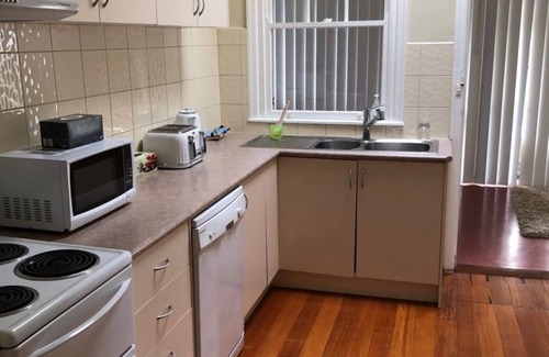 Rosebud House | 932 ON THE BEACH-30 sec walk Beach/Pubs,Cafes, Shops @ Front Door