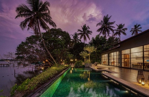 Kumbalam Villa | 976 Panangad a Tranquil 4-Bedroom Backwater Villa