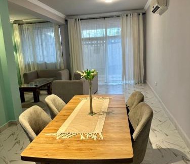 Oyster Bay House | A 3-Bedroom Duplex For Sharing